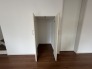 階段の下の空間も無駄にしない一工夫、ここにも小さな収納があります。
