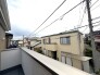 前面の住まいとの距離感があるから、圧迫感を感じません。