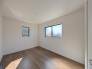 今からここを誰のお部屋にしようか、そんな洋室。大きさは６帖です。
