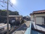 ゆったりとした緑地の多い立地ならでは！緑に包まれた環境です。
