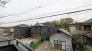 住宅街の中の一戸建て、あたりはほとんど住宅です。
