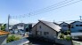青い空の下、穏やかな時間が流れる街並み