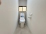 新しくお住まいになる方のことを考えて、トイレも新品に交換しました。
