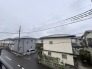 あたりには住宅を中心とした建物が広がります。
