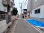 幅員こそやや狭くても、その分交通量が少なくて安心。
