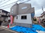 最寄り駅まで徒歩１２分。この距離だと、運動不足も少し解消されるかも。
