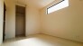 今からここを誰のお部屋にしようか、そんな洋室。