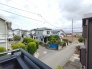 閑静な住宅地で、小さなお子様がいるご家族にも安心。
