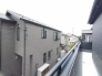 車通りの少ない閑静な住宅地、のびのびした子育てに適します。
