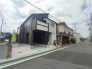 駐車が苦手な方にも嬉しい、前面６ｍ道路に面した住まい。
