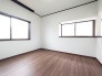 今からここを誰のお部屋にしようか、そんな洋室。