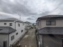 あたりには住宅を中心とした建物が広がります。
