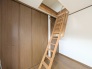 増え続ける荷物も小屋裏収納（グルニエ）が強い味方に。
