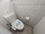 新しくお住まいになる方のことを考えて、トイレも新品に交換しました。
