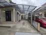 愛車を雨風から守り、日々の暮らしを快適にサポートしてくれる便利なカーポートが備わっています。

