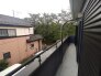前面の住まいとの距離感があるから、圧迫感を感じません。
