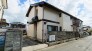 落ち着いた住宅街に佇む、空の広がりと穏やかな時間が心地よい住まい。
