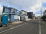 穏やかな空が広がる、落ち着いた街並みが魅力の住まい