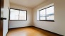 住宅街の２階南向きのお部屋、日当たりはご覧のとおり良好です。
