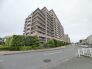前面道路は歩道も整備され、小さなお子様にも安心です。
