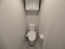 新しくお住まいになる方のことを考えて、トイレも新品に交換しました。
