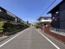 前面道路は歩道も整備され、小さなお子様にも安心です。
