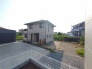 前面の住まいとの距離感があるから、圧迫感を感じません。
