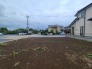 ゆったりとした空気が流れる閑静な住宅街で、日々の暮らしに心地よい落ち着きを感じさせる環境です。