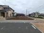 角地に広がるゆとりある敷地は、穏やかな街並みと調和し、新しい暮らしの夢を描く可能性を秘めています。