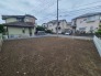 穏やかな空気が流れる住宅街に位置し、理想の住まいを形にするための広々とした余白が広がっています。