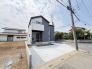 角地につき、開放感に恵まれる住居がここに。
