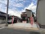 駐車が苦手な方にも嬉しい、前面６ｍ道路に面した住まい。
