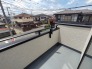低層住居専用地域ならではのベランダの光景。辺りには高い建物がありません。
