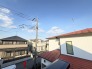 あたり一帯に住宅が広がる立地、住宅地ならではのロケーション。
