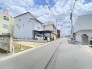 駐車が苦手な方にも嬉しい、前面５.９ｍ道路に面した住まい。
