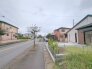 前面道路は歩道も整備され、小さなお子様にも安心です。

