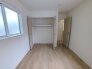 今からここを誰のお部屋にしようか、そんな洋室。