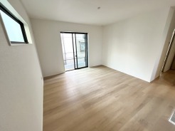 ご家族みんながゆったりくつろげる広々リビング。