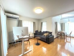 ご家族みんながゆったりくつろげる広々リビング。