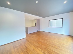 ご家族みんながゆったりくつろげる広々リビング。