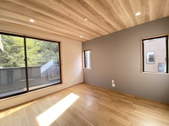 ご家族みんながゆったりくつろげる広々リビング。