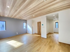 開放感と採光にこだわった広々LDK。