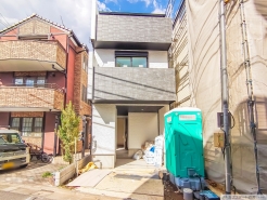 A号棟(10月末完成予定)_前面