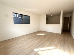 2号棟 開放感と採光にこだわった広々LDK。