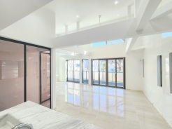 解放感あふれる2階リビングは、自然に光と風に恵まれます。