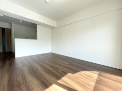 ご家族みんながゆったりくつろげる広々リビング。