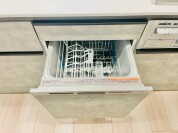 【省エネ ・ 衛生的な食器洗乾燥機付】