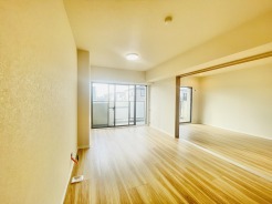 ご家族みんながゆったりくつろげる広々リビング。