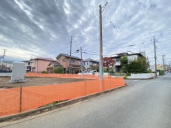 建築条件付き売地です