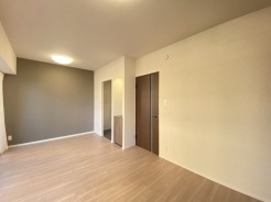 ご家族みんながゆったりくつろげる広々リビング。